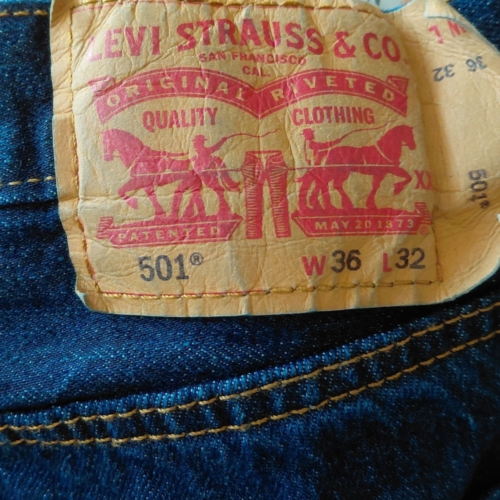 Dark Levi 501 Blue Jeans - Picture 3 of 10